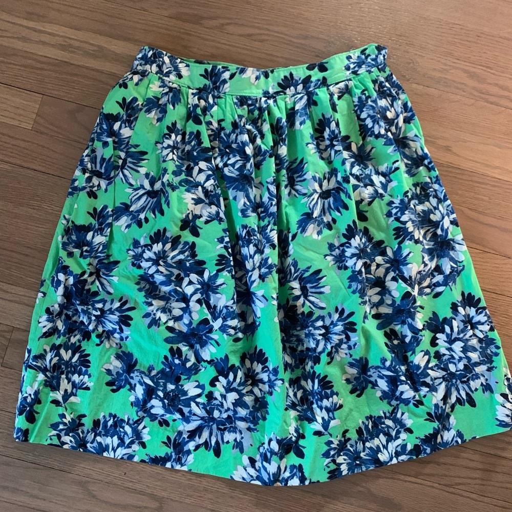 J crew Ladies size 4 beautiful floral green and blue midi skirt